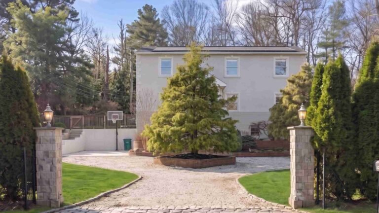 36 Charla Drive, Southampton — Home Profile