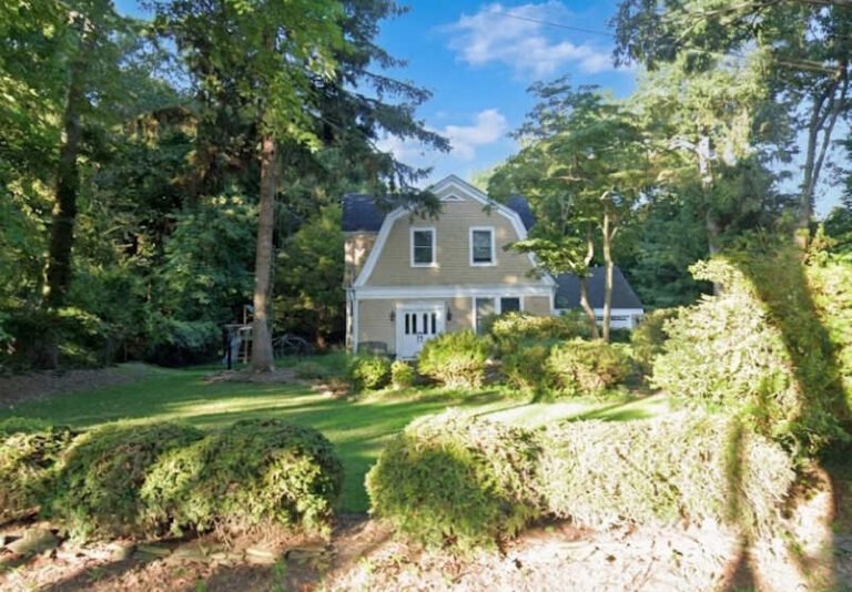 8 Wells Lane, Stony Brook — Home Profile