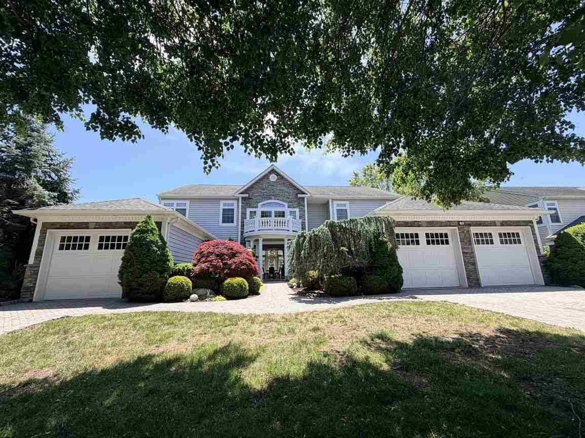 Street-level view of 38 Hamlet Woods Drive from the front road